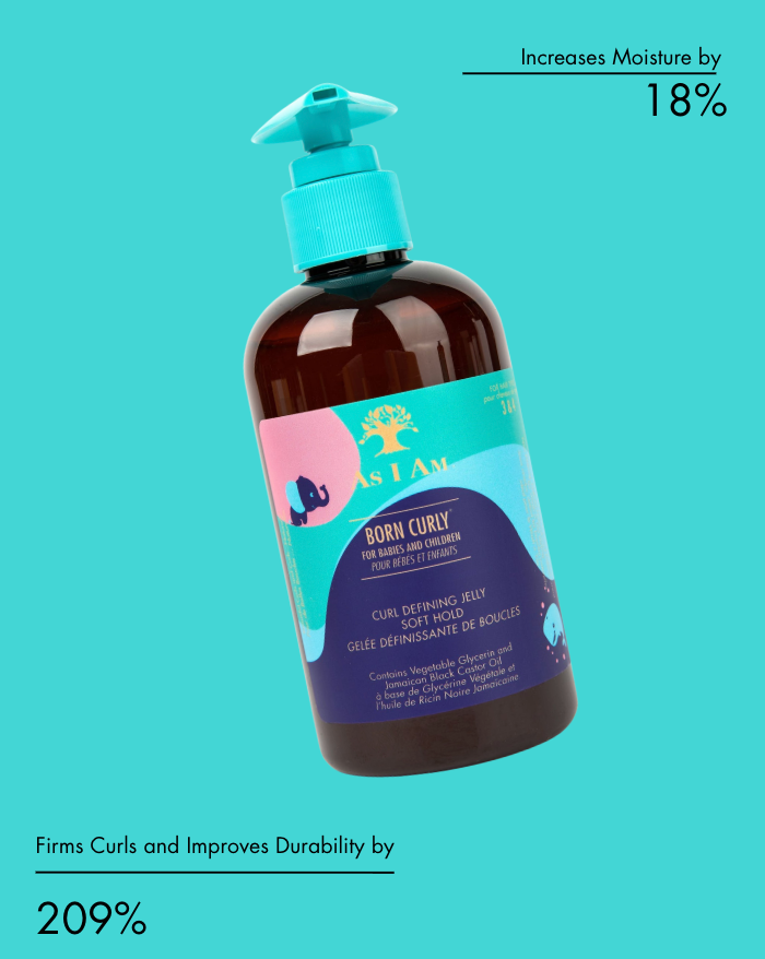 زجاجة مستحضر عناية بالشعر بمضخة زرقاء على خلفية زرقاء مخضرة