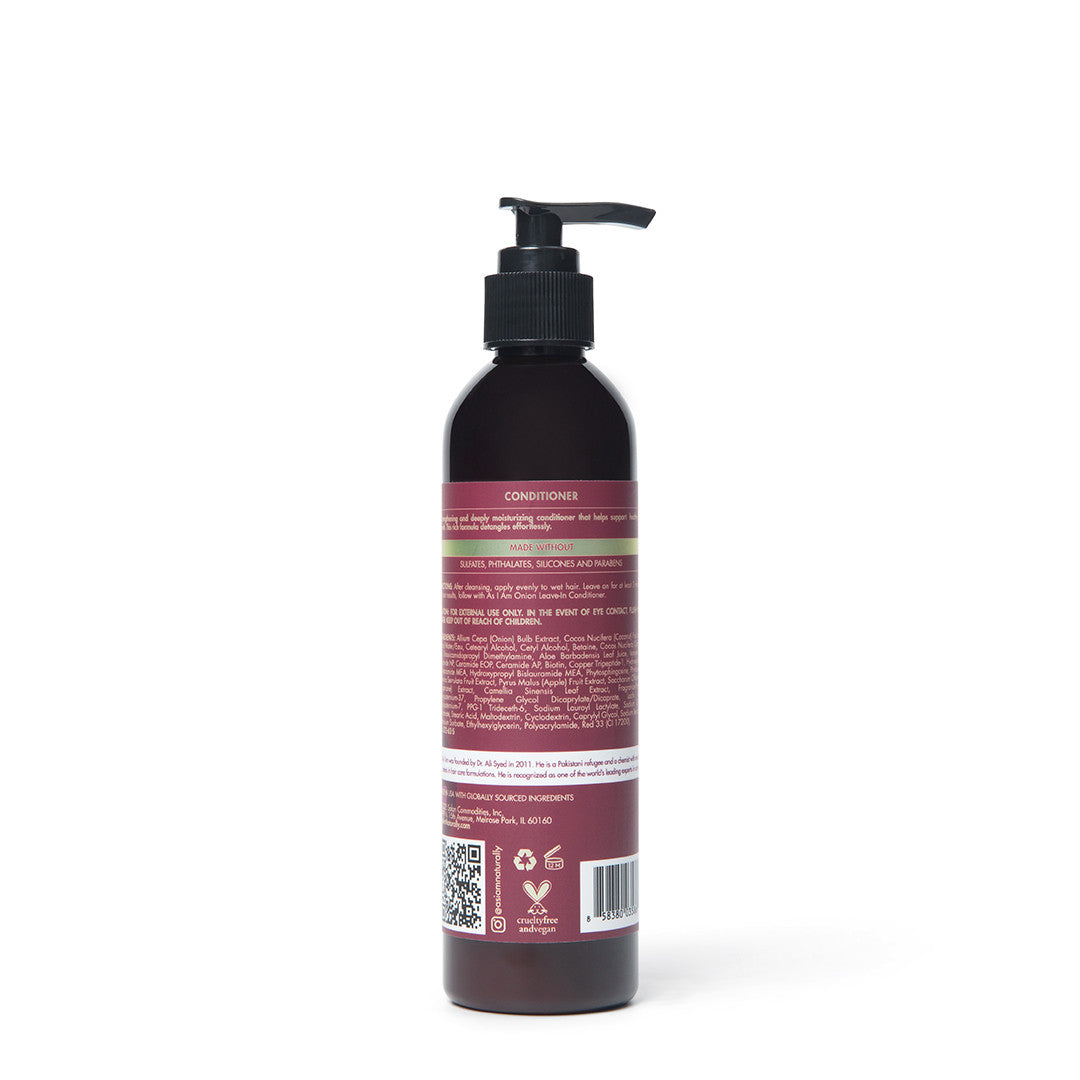 زجاجة بلسم مع مضخة على خلفية بيضاء