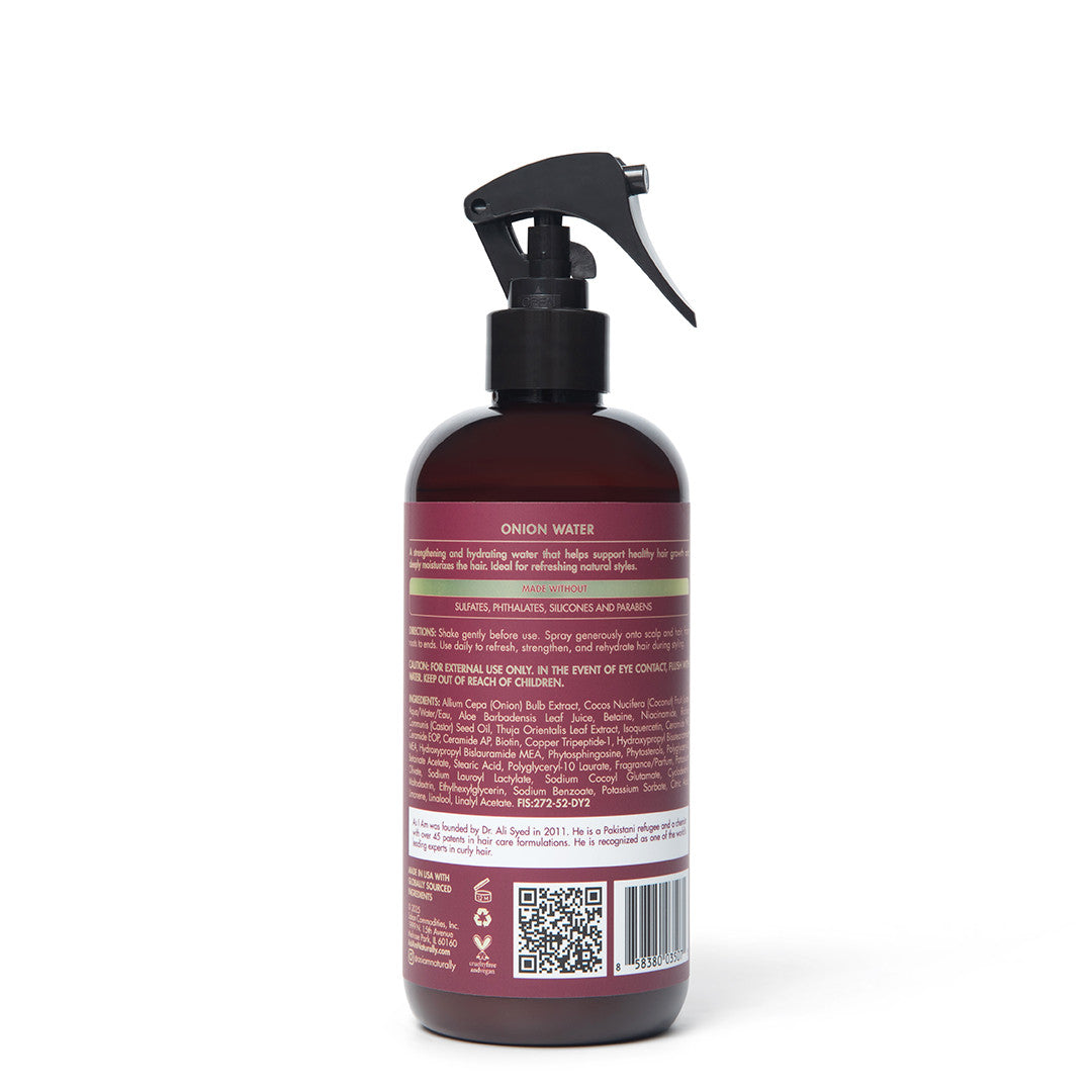 زجاجة مع فوهة رذاذ على خلفية بيضاء