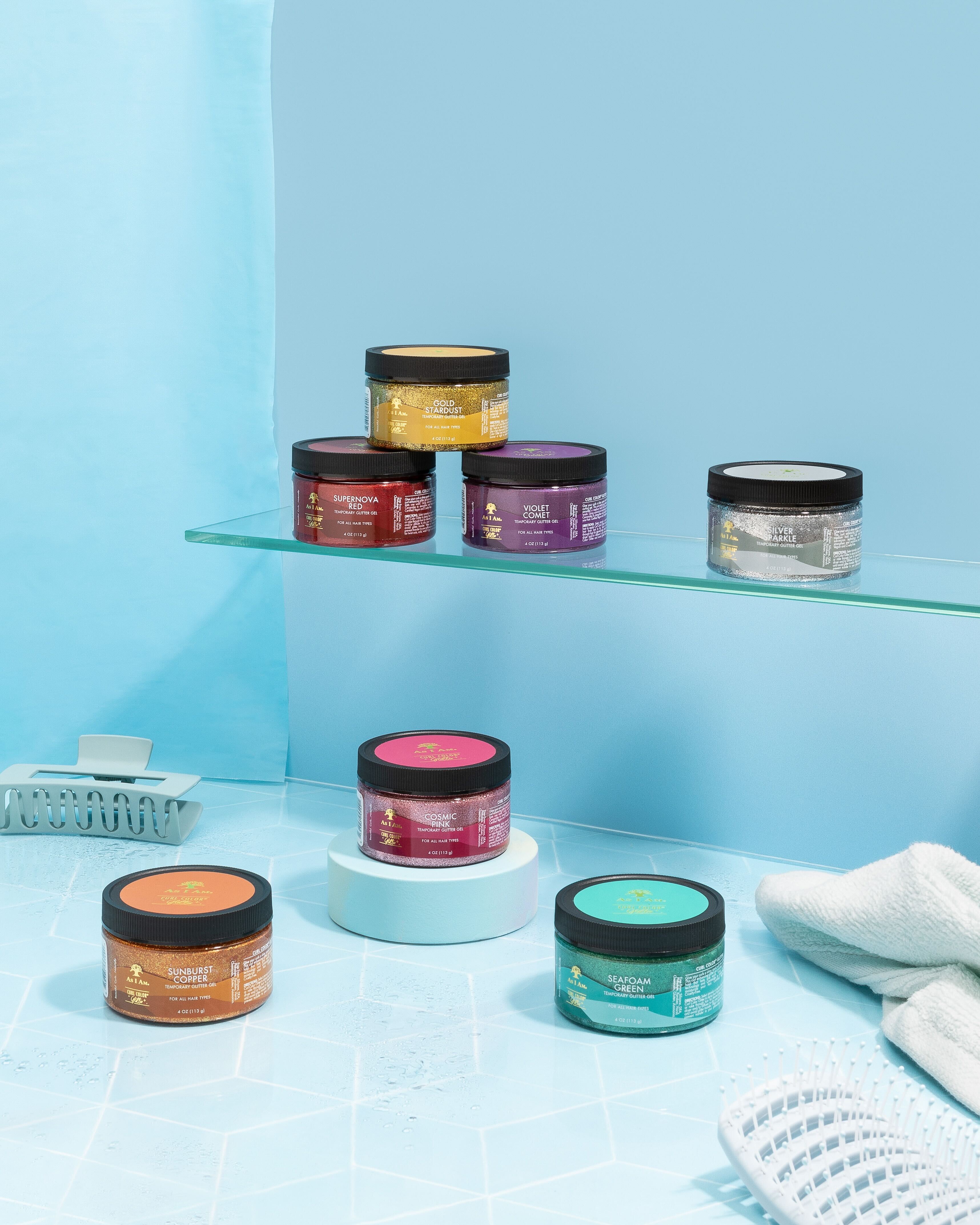 مجموعة Curl Color Glitter Collection من As I Am، التي تتميز بألوان شعر مؤقتة نابضة بالحياة مع لمسة نهائية لامعة.