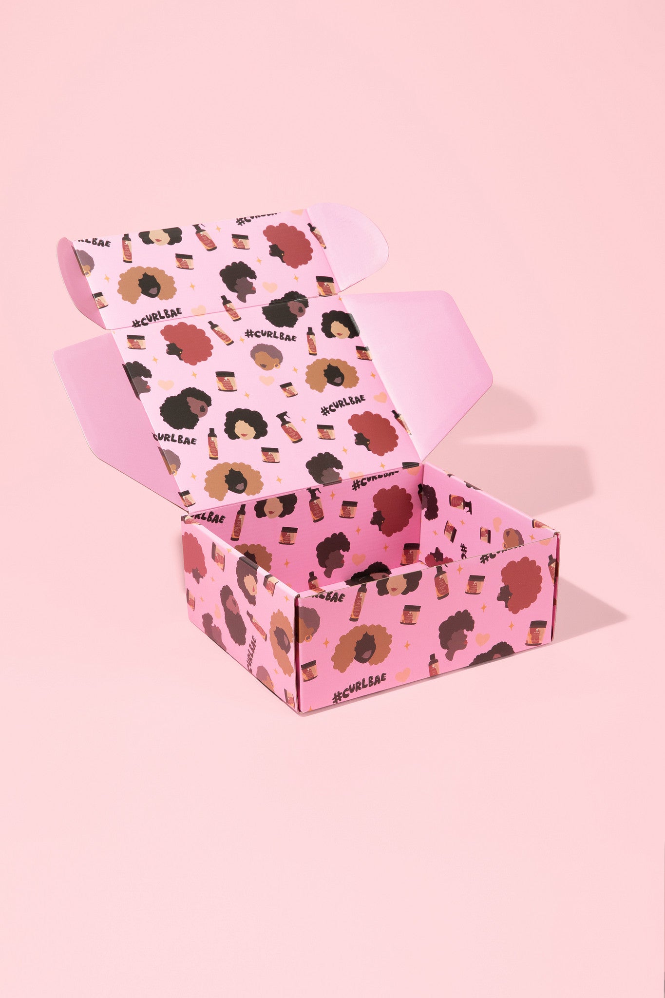علبة As I Am CurlBea Box - علبة هدايا متوسطة الحجم تحتوي على منتجات عناية بالشعر مختارة بعناية 