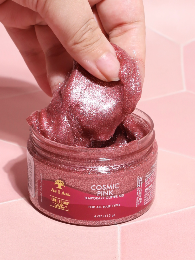 مجموعة As I Am Curl Color Glitter Collection، التي تتميز بألوان شعر مؤقتة نابضة بالحياة مع لمسة نهائية متلألئة مصممة لتجعيد الشعر ولفائفه.