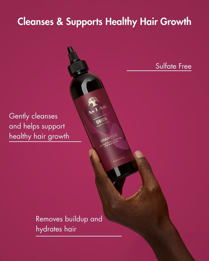 زجاجة شامبو ممسوكة بيد مع نص عن العناية بالشعر على خلفية وردية